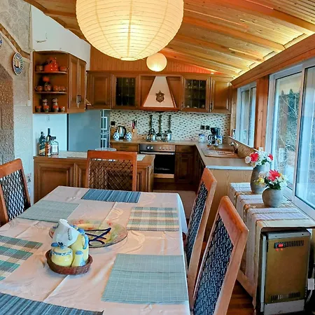 펜션 η θέα τhe View Lílaia